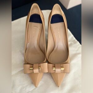 STUART WEITZMAN 6.5M size women shoes. Slightly wore.